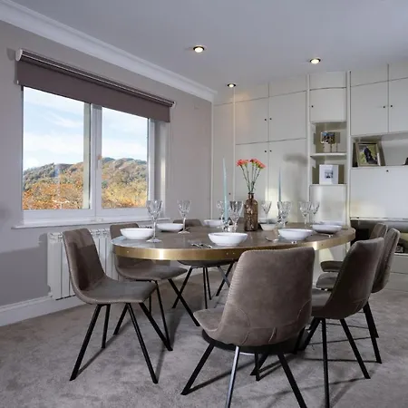 Brand New - Contemporary - 2 Bedroom - 2 Bathroom - Spacious - Views Apartment Ambleside