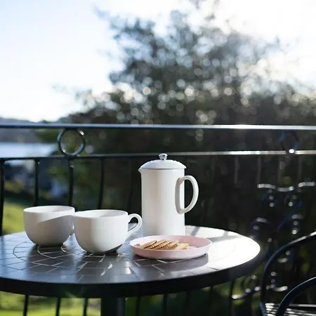 Brand New - Contemporary - 2 Bedroom - 2 Bathroom - Spacious - Views *