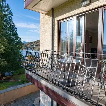 Brand New - Contemporary - 2 Bedroom - 2 Bathroom - Spacious - Views *