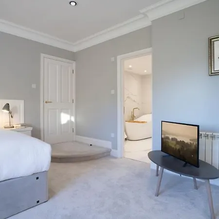 Apartmán Brand New - Contemporary - 2 Bedroom - 2 Bathroom - Spacious - Views *