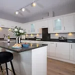 Brand New - Contemporary - 2 Bedroom - 2 Bathroom - Spacious - Views * آمبيلسايد
