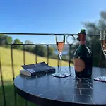 Brand New - Contemporary - 2 Bedroom - 2 Bathroom - Spacious - Views דירה אמבלסייד