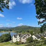 Brand New - Contemporary - 2 Bedroom - 2 Bathroom - Spacious - Views *